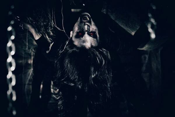 Фотография перформанса «Мертвая тишина: возрождение»