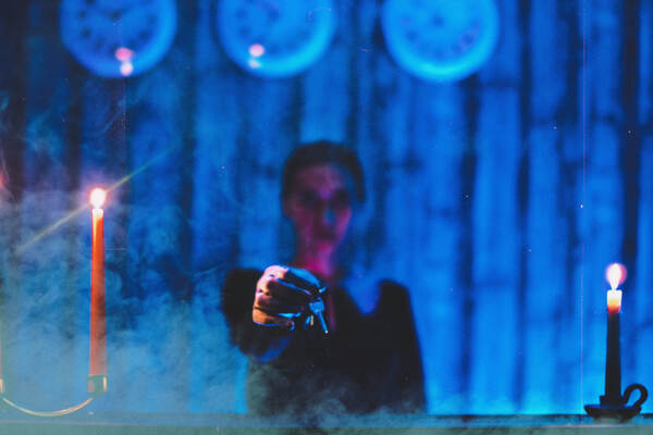 Фотография перформанса «Отель проклятых. Реинкарнация»