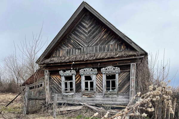 Фотография перформанса «Не тот дом»