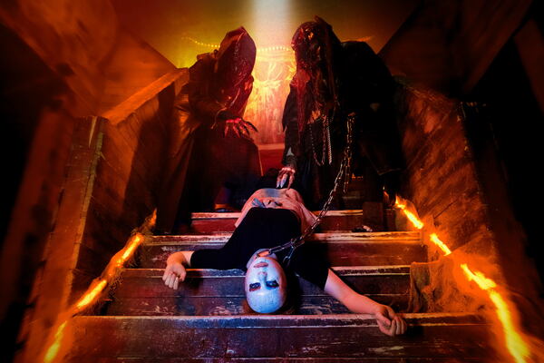 Фотография перформанса «Часовые»