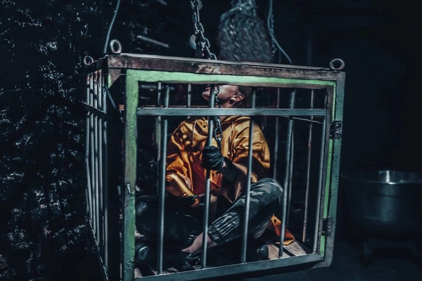 Фотография перформанса «Город грехов»