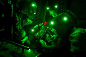 Фотография экшн-игры Лазертаг "Анклав" от компании Lasertag Arena (Фото 2)