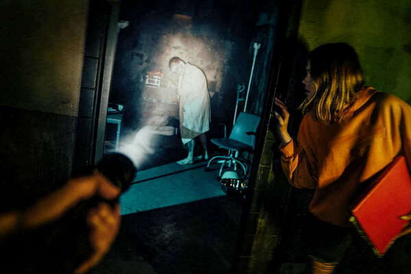 Фотография перформанса «Обитель проклятых»