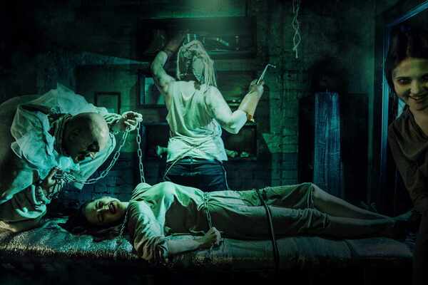 Фотография перформанса «Смерть на выбор»