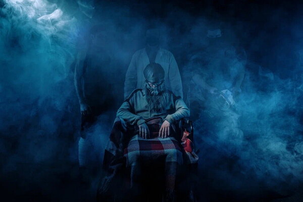 Фотография перформанса «Незваные гости»