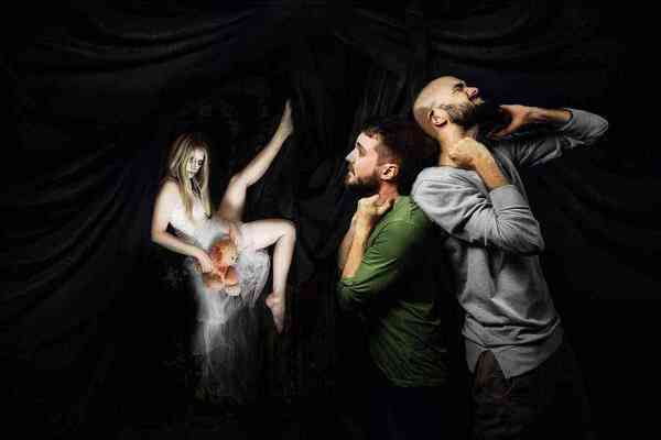 Фотография перформанса «На грани»