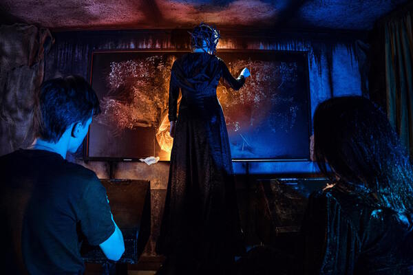 Фотография перформанса «Школа»