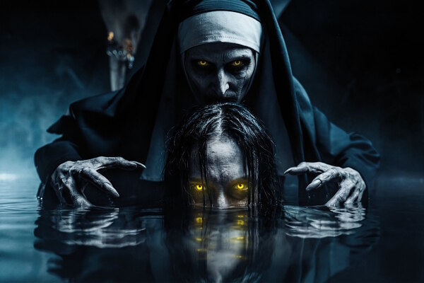 Фотография перформанса «Проклятие монахини»