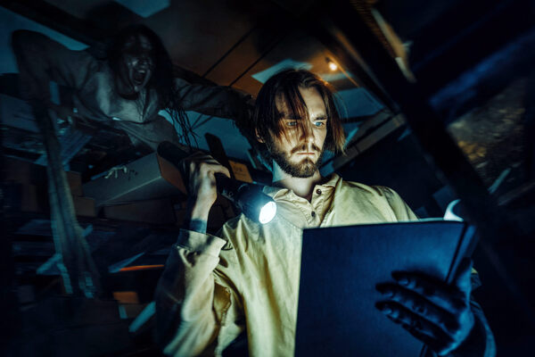 Фотография перформанса «Лечебница св. Авена»