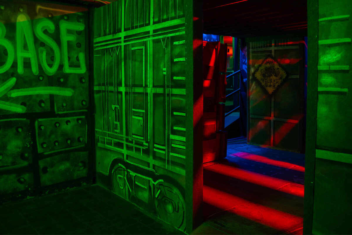 Фотография экшн-игры Лазертаг "Убежище" от компании Lasertag Arena (Фото 2)
