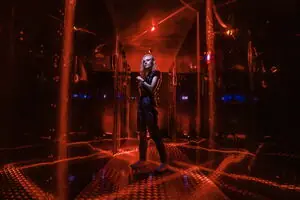 По ту сторону экрана