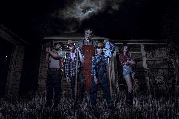 Фотография перформанса «Техасская резня бензопилой»