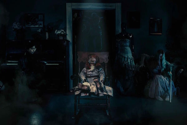 Фотография перформанса «Проклятие Аннабель»