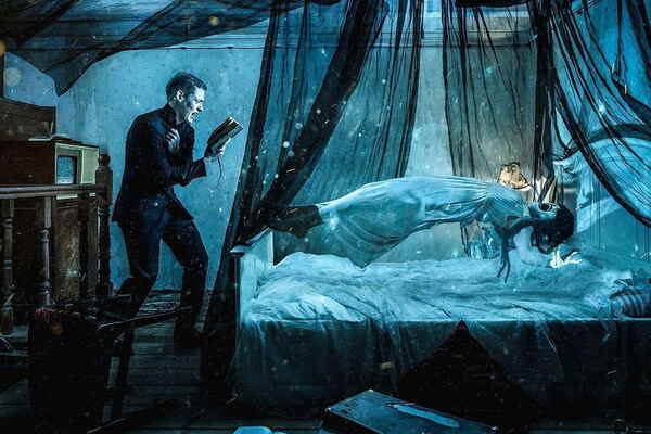 Фотография перформанса «Одержимость»