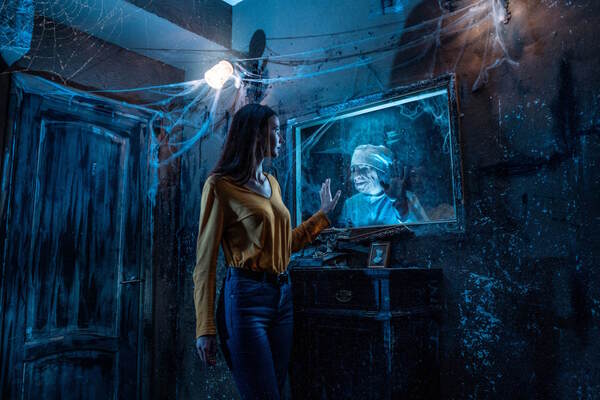 Особняк с привидениями