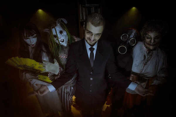 Фотография перформанса «Мрачные истории: арена»