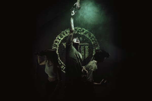 Фотография перформанса «The Outlast Trials»