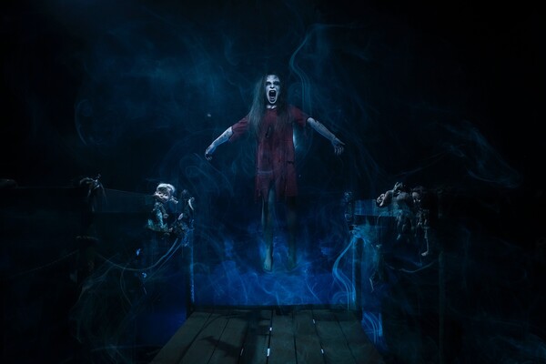 Фотография перформанса «Остров кукол»