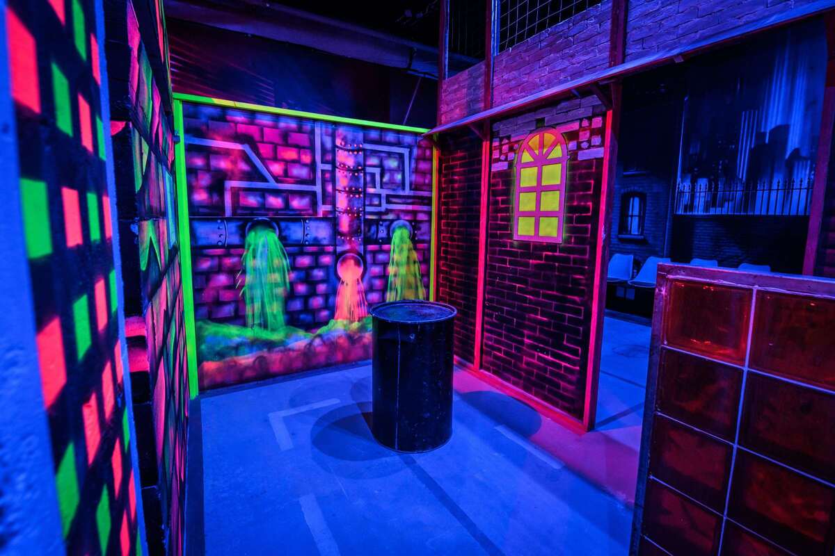 Фотография экшн-игры Лазертаг "Город теней" от компании Lasertag Arena (Фото 1)