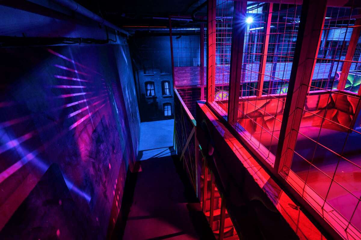 Фотография экшн-игры Лазертаг "Город теней" от компании Lasertag Arena (Фото 2)