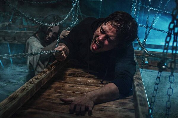 Фотография перформанса «Изгнание»