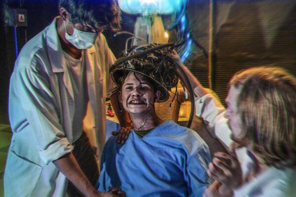 Фотография перформанса «Зараженные»