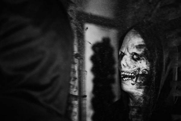 Фотография перформанса «Мэдвил Сити»