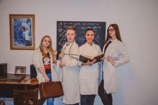 Команда «КвестОбзор» в квесте Машина времени