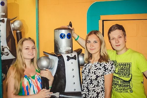 Команда «КвестОбзор» в квесте Фабрика роботов