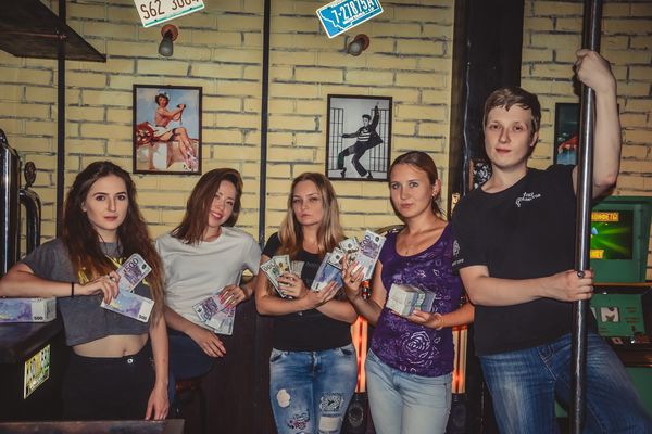 Команда «КвестОбзор» в квесте Ограбление подпольного казино