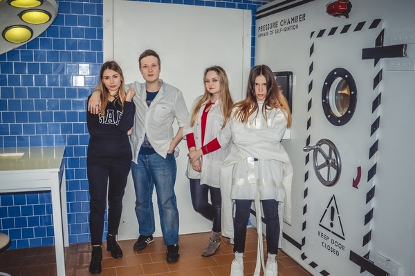 Команда «КвестОбзор» в квесте Секретный пациент