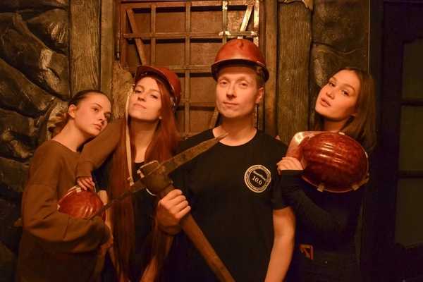 Команда «КвестОбзор» в квесте Шахта