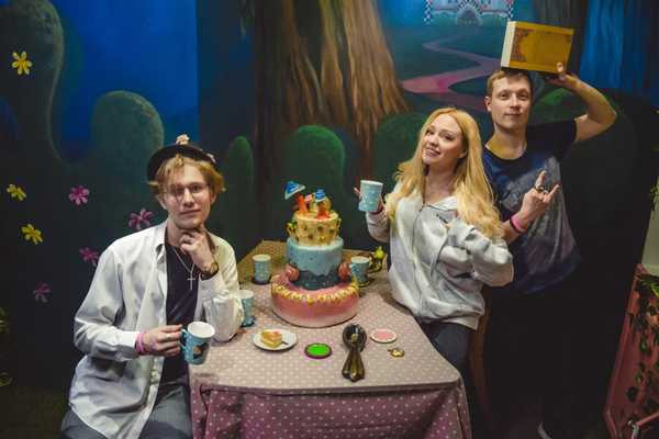 Команда «КвестОбзор» в квесте Сон Алисы