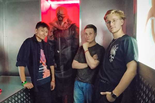 Команда «КвестОбзор» в квесте Корпорация "Амбрелла". Особняк